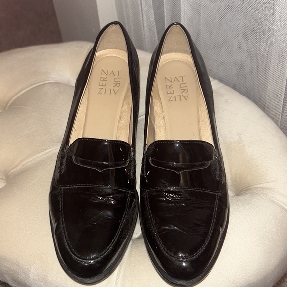 Naturalizer Loafer - Picture 2 of 3